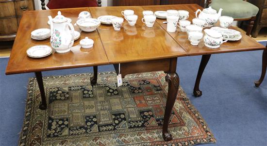 A George III mahogany drop leaf dining table, fully extended L.156cm